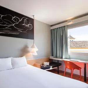 Ibis Hotel Sevilha
